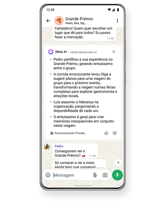 Smartphone a mostrar uma conversa de grupo chamada "Fãs" com mensagens sobre o Grand Prix, nomes dos participantes, emojis e um botão Enviar.