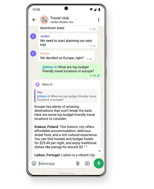 Smartphone viser en gruppechat kaldet "Rejseklub", der planlægger en rejse til Europa, hvor Meta AI giver rejsetips.